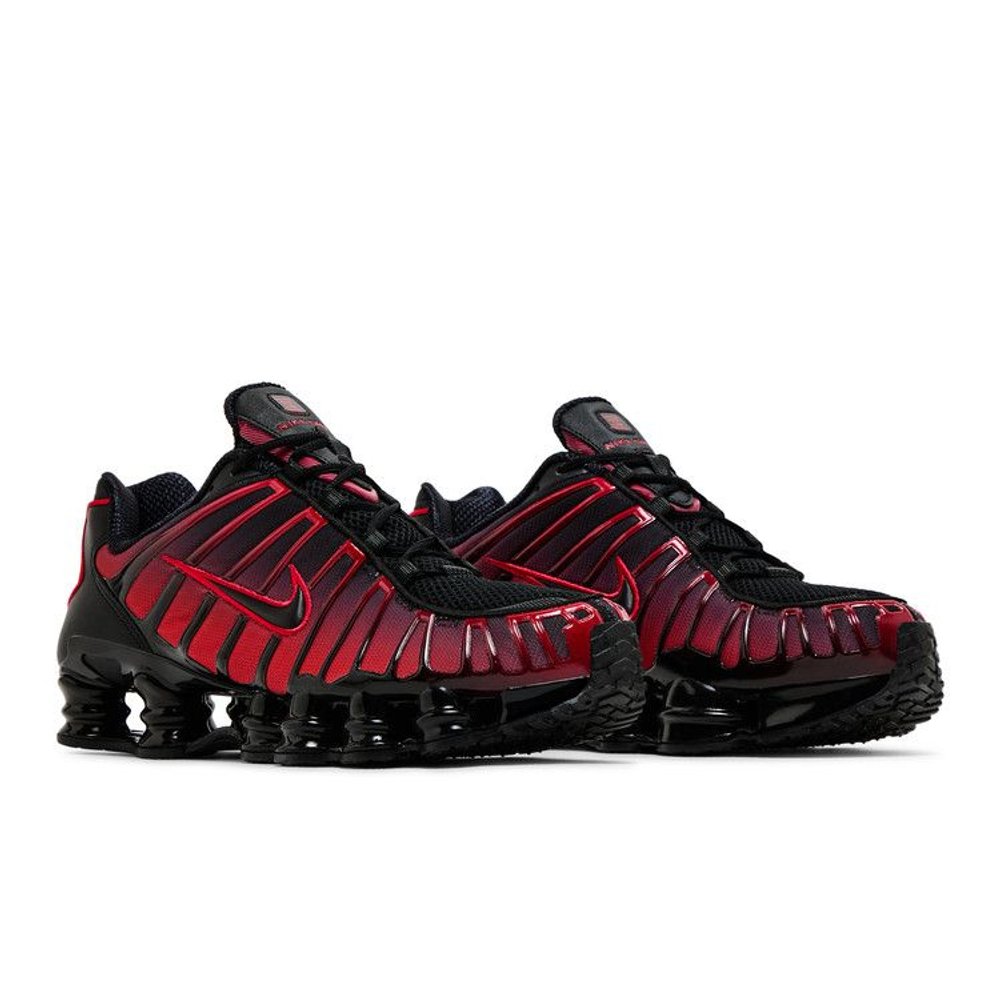 Nike Shox TL 'Black University Red Gradient' – lifestyle foto | Purekickz