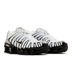 Nike Shox TL Metallic Silver Wolf Grey (W) – lifestyle foto | Purekickz