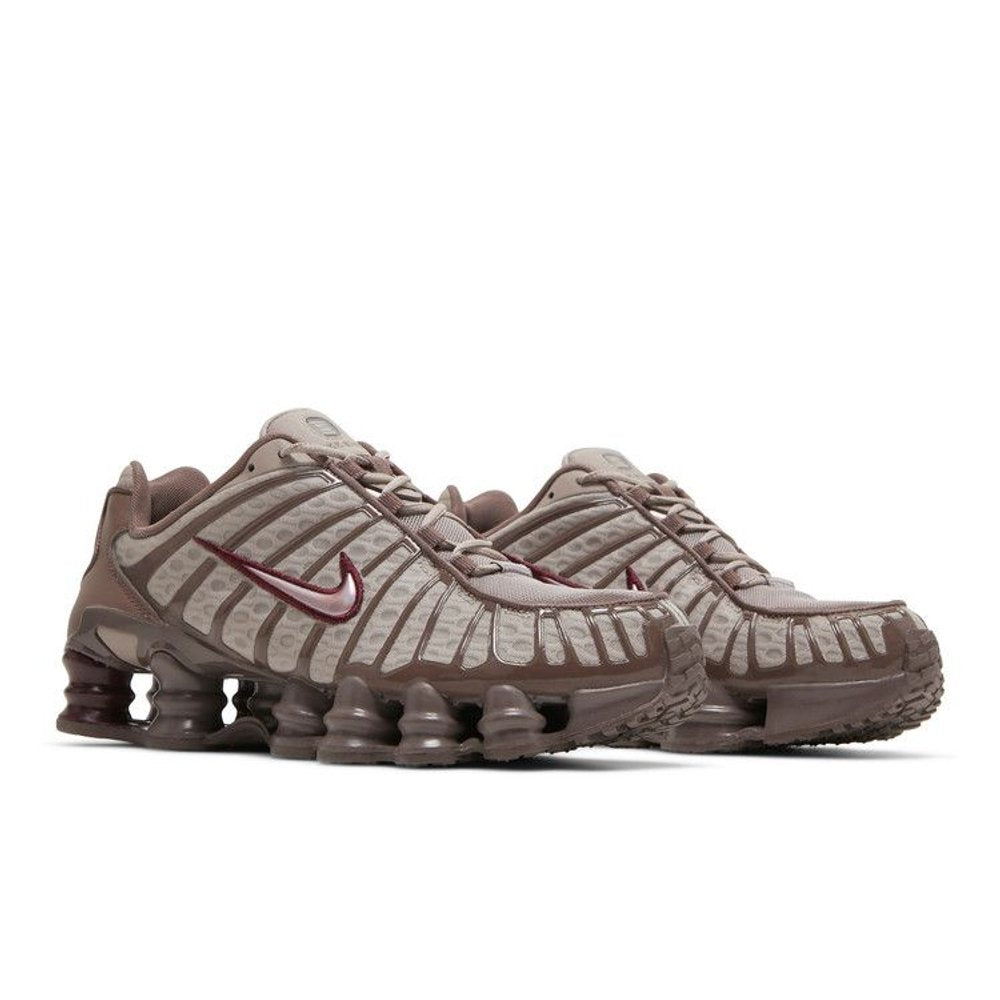 Nike Shox TL Pumice Night Maroon (W) – lifestyle foto | Purekickz