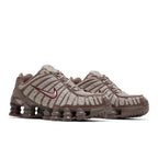 Nike Shox TL Pumice Night Maroon (W) – lifestyle foto | Purekickz
