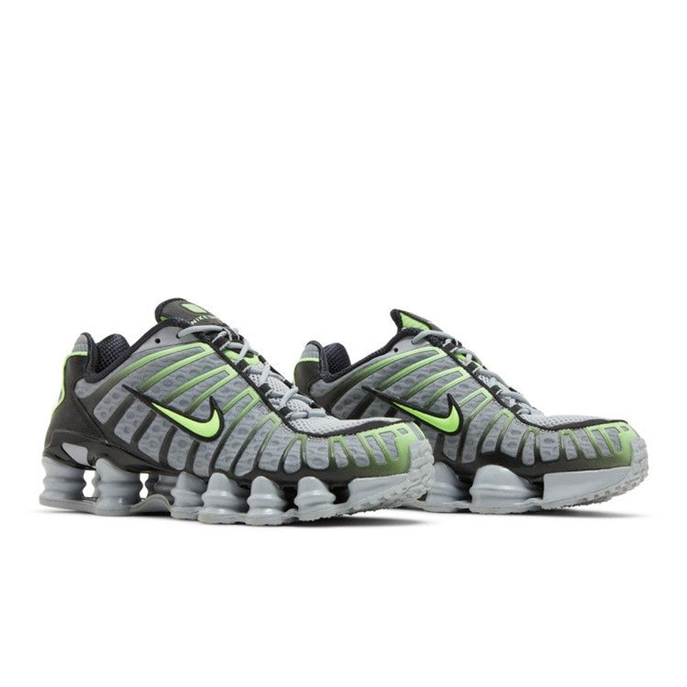 Nike Shox TL 'Wolf Grey Lime' – lifestyle foto | Purekickz