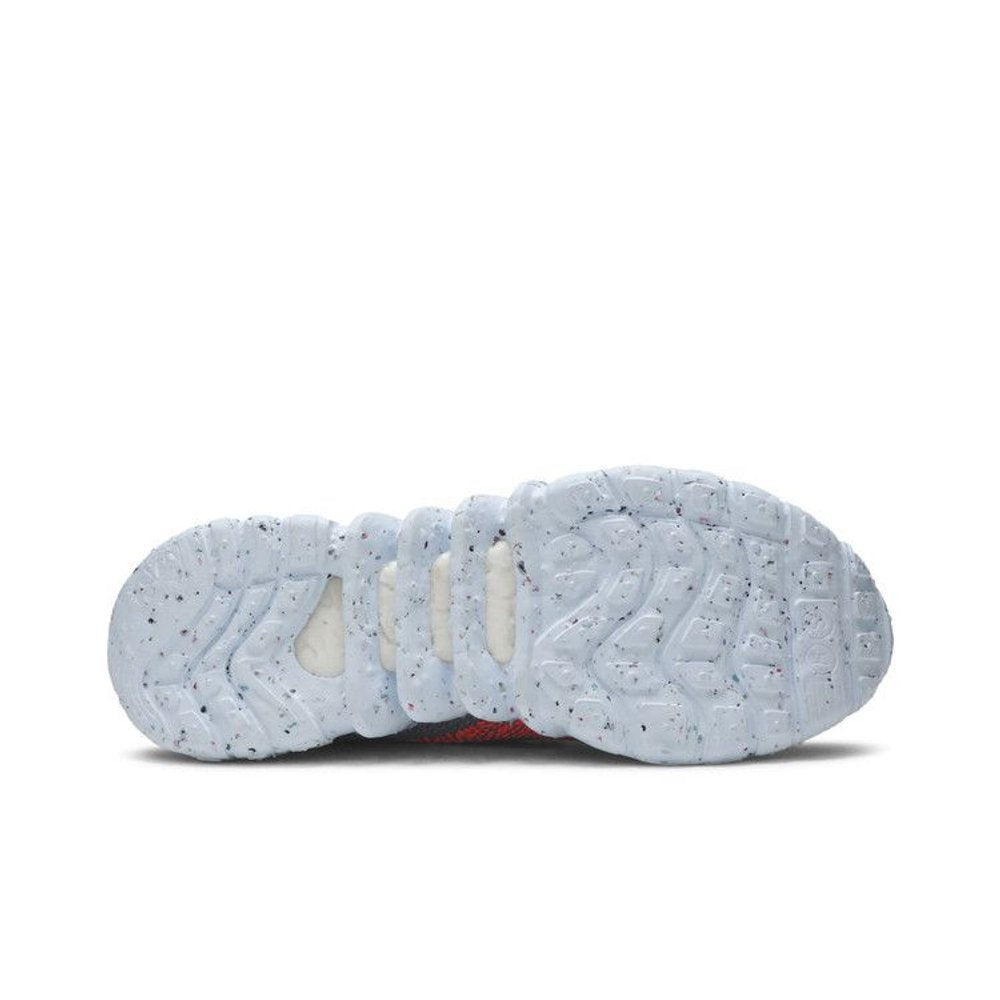 Nike Space Hippie 01 Vast Grey Hyper Crimson – zadní pohled | Purekickz