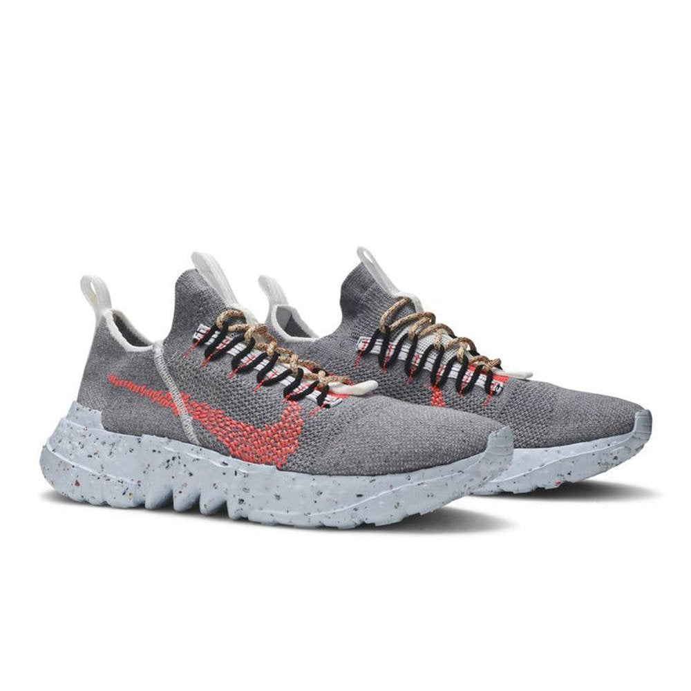 Nike Space Hippie 01 Vast Grey Hyper Crimson – lifestyle foto | Purekickz