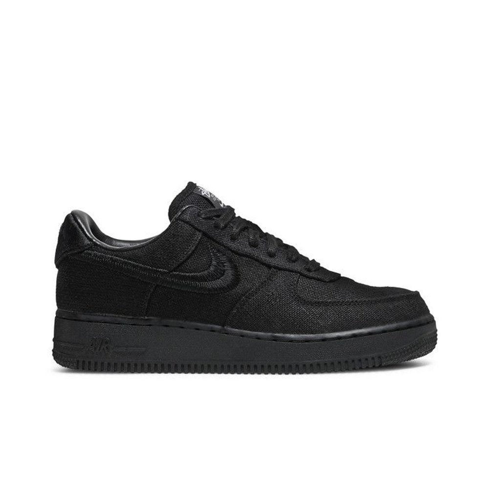 Nike Stussy x Air Force 1 Low Triple Black – boční pohled | Purekickz