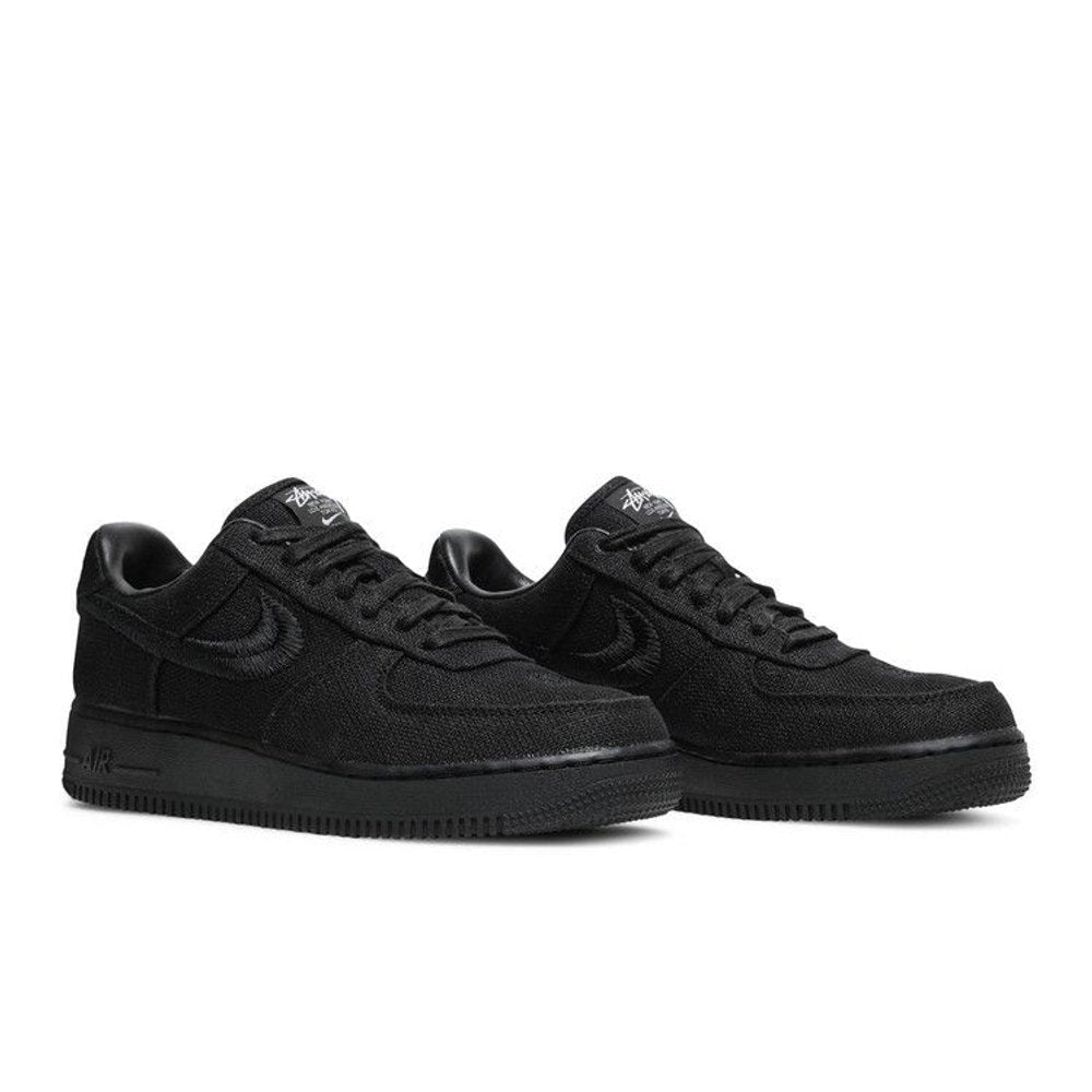 Nike Stussy x Air Force 1 Low Triple Black – lifestyle foto | Purekickz