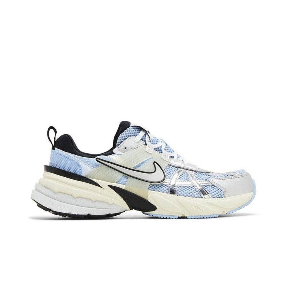 Nike V2K Run Psychic Blue – boční pohled | Purekickz