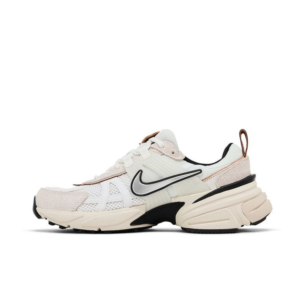 Nike V2K Run Summit White Light Orewood Brown (W) – hlavní pohled | Purekickz
