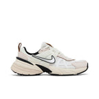 Nike V2K Run Summit White Light Orewood Brown (W) – boční pohled | Purekickz