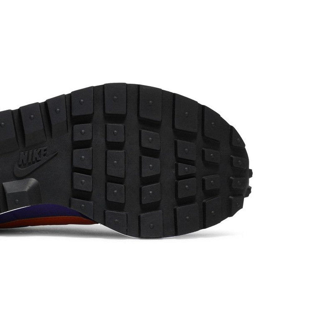 Nike Vaporwaffle sacai Dark Iris Homme – pohled shora | Purekickz