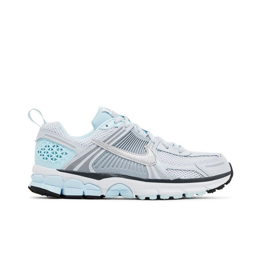 Nike Vomero 5 Pure Platinum Glacier Blue Wolf Grey Metallic Silver (GS) – boční pohled | Purekickz