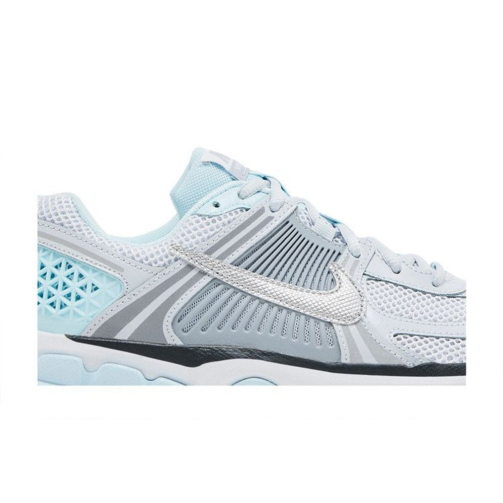 Nike Vomero 5 Pure Platinum Glacier Blue Wolf Grey Metallic Silver (GS) – detail | Purekickz