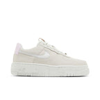 Nike Wmns Air Force 1 Pixel Light Bone Regal Pink – boční pohled | Purekickz