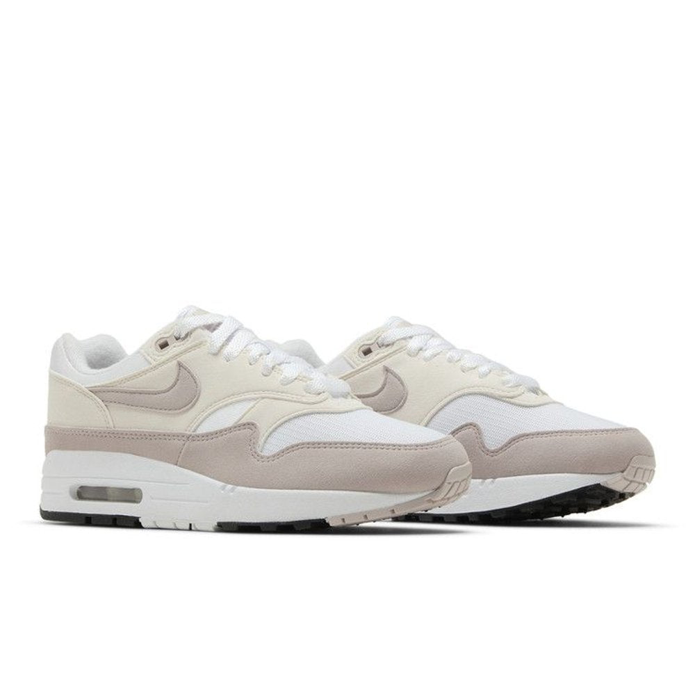 Nike Wmns Air Max 1 'Platinum Violet' – lifestyle foto | Purekickz