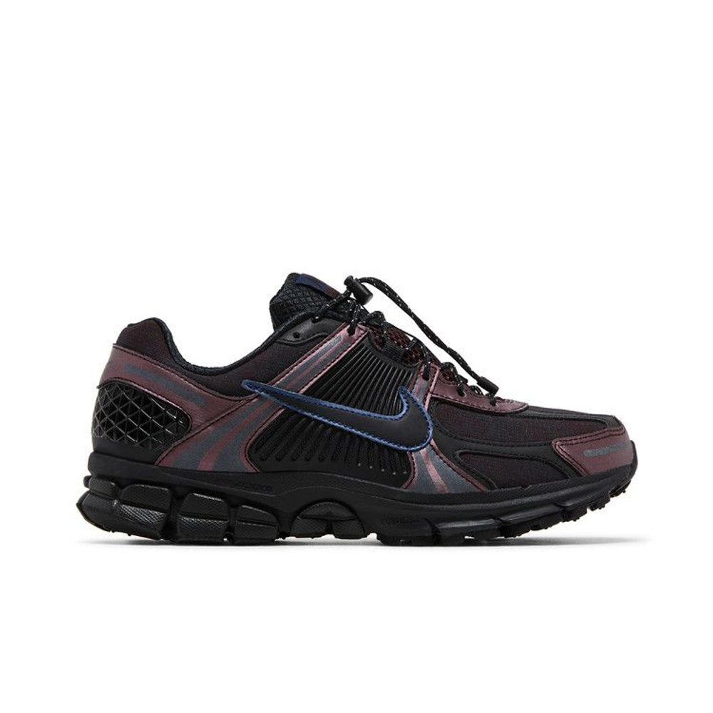 Nike Zoom Vomero 5 Burgundy Crush Midnight Navy (W) – boční pohled | Purekickz