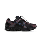 Nike Zoom Vomero 5 Burgundy Crush Midnight Navy (W) – boční pohled | Purekickz