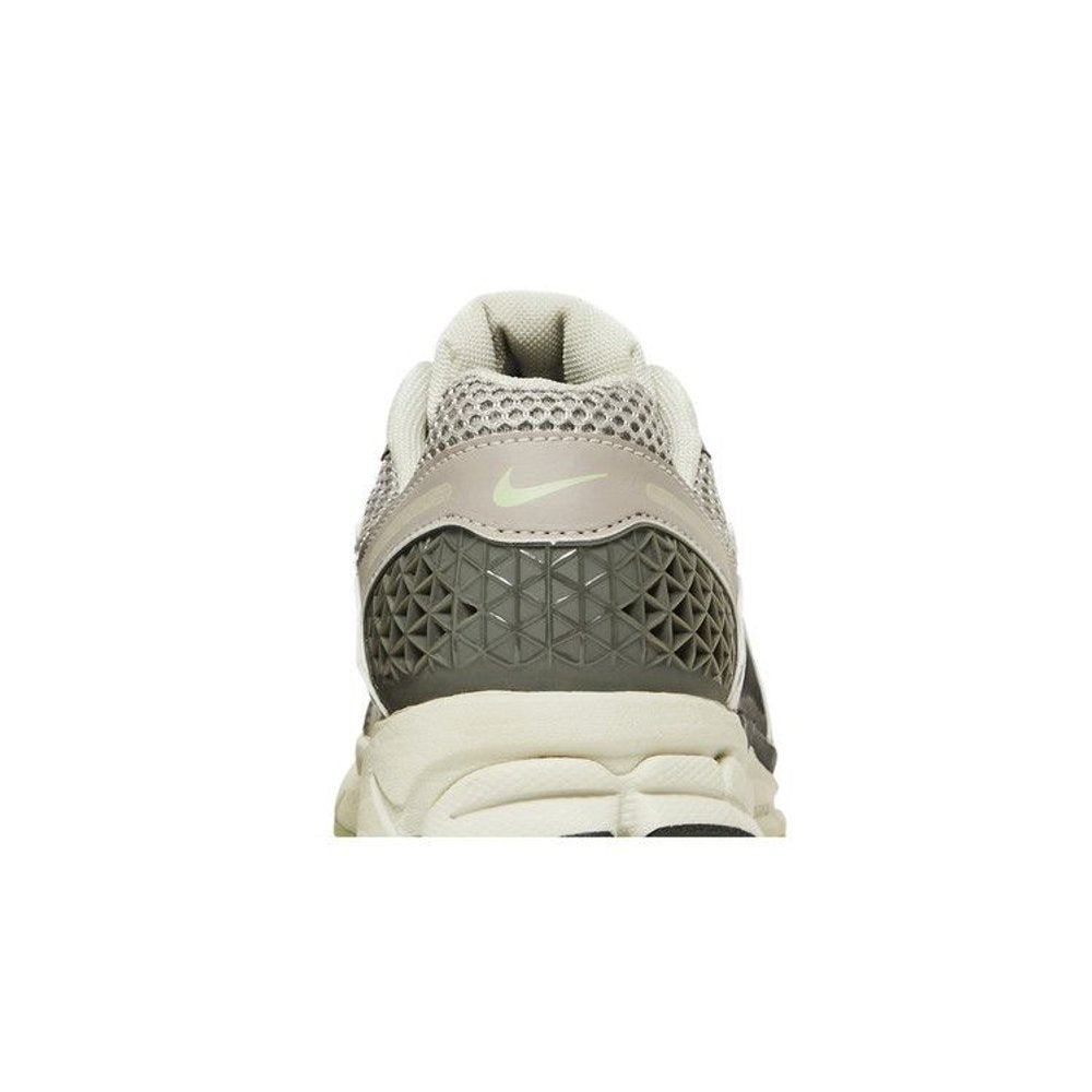 Nike Wmns Air Zoom Vomero 5 'Cobblestone' – detail materiálu | Purekickz