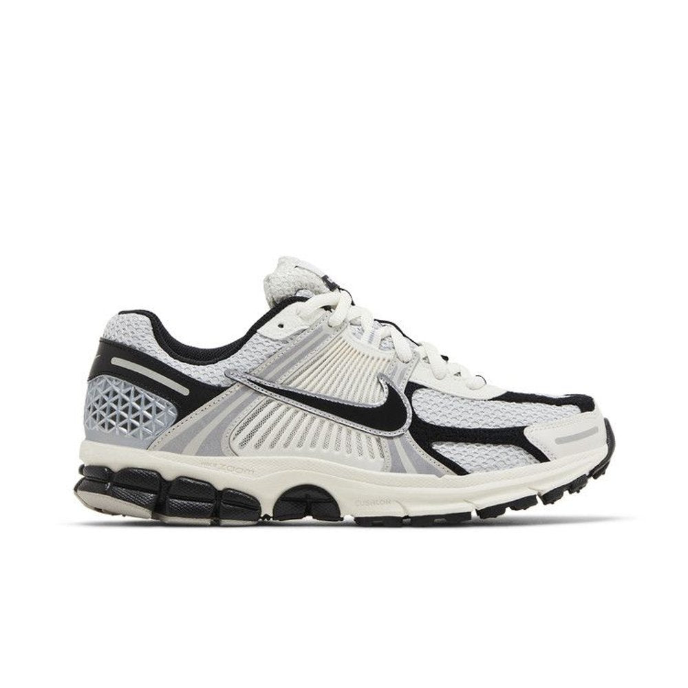 Nike Zoom Vomero 5 Photon Dust Black (W) – boční pohled | Purekickz