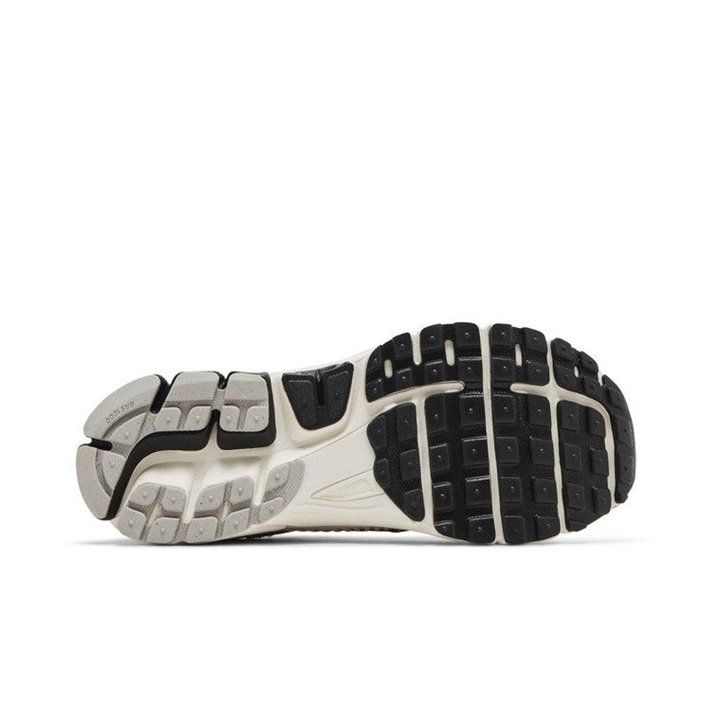 Nike Zoom Vomero 5 Photon Dust Black (W) – zadní pohled | Purekickz