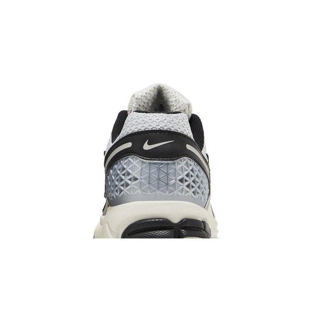 Nike Zoom Vomero 5 Photon Dust Black (W) – detail materiálu | Purekickz