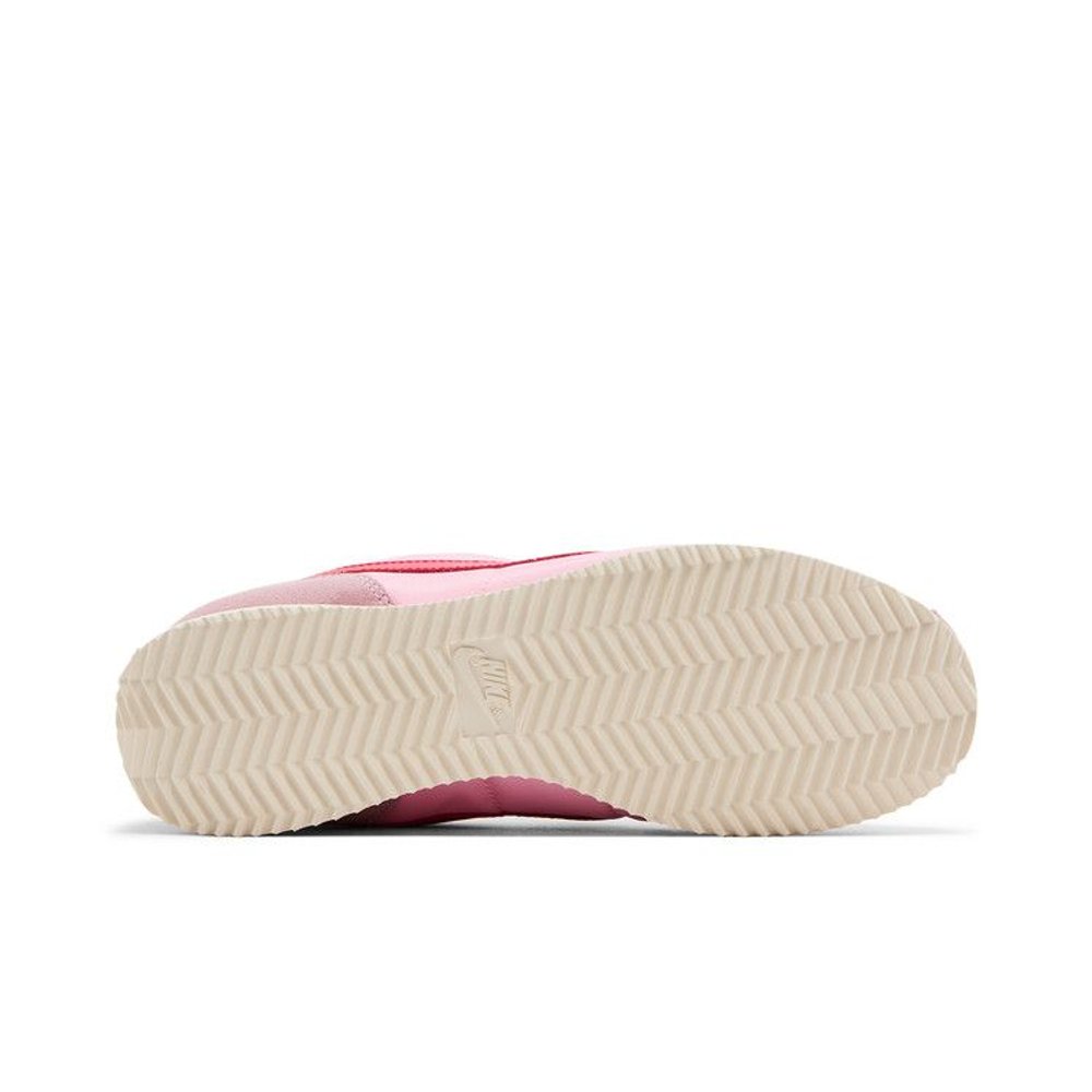 Nike Wmns Cortez TXT 'Soft Pink Fire Red' – zadní pohled | Purekickz