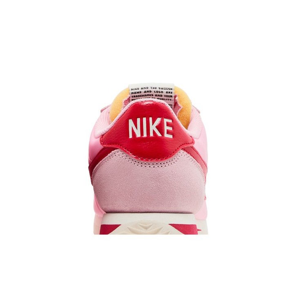 Nike Wmns Cortez TXT 'Soft Pink Fire Red' – detail materiálu | Purekickz