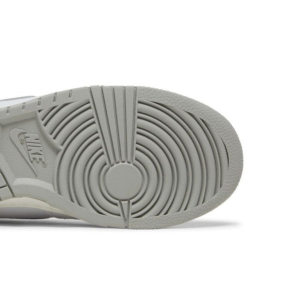 Nike Wmns Dunk High 'Grey Fog' – pohled shora | Purekickz