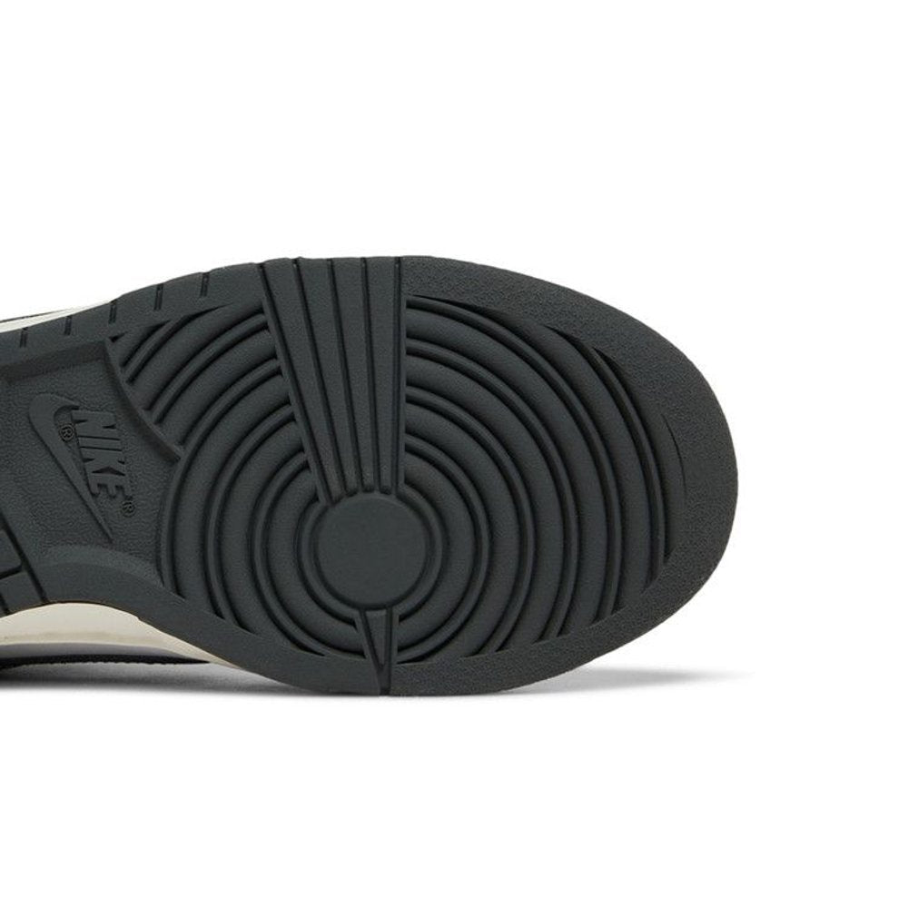 Nike Wmns Dunk Low Light Smoke Grey – pohled shora | Purekickz