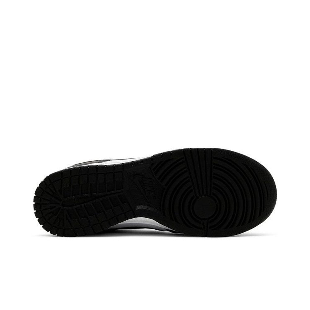 Nike Wmns Dunk Low Next Nature Black White – zadní pohled | Purekickz