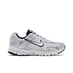 Nike Zoom Vomero 5 Barely Grape Photon Dust Summit White Metallic Silver (W) – boční pohled | Purekickz