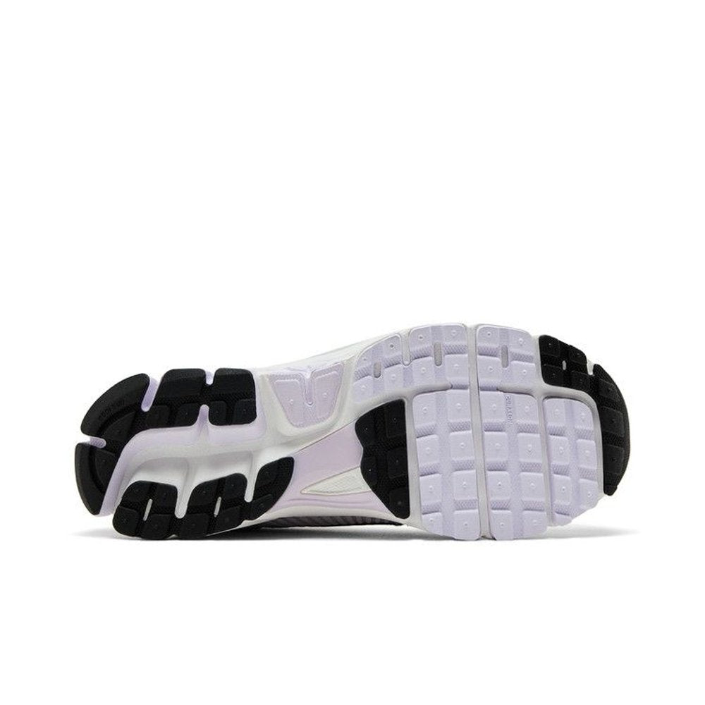 Nike Zoom Vomero 5 Barely Grape Photon Dust Summit White Metallic Silver (W) – zadní pohled | Purekickz