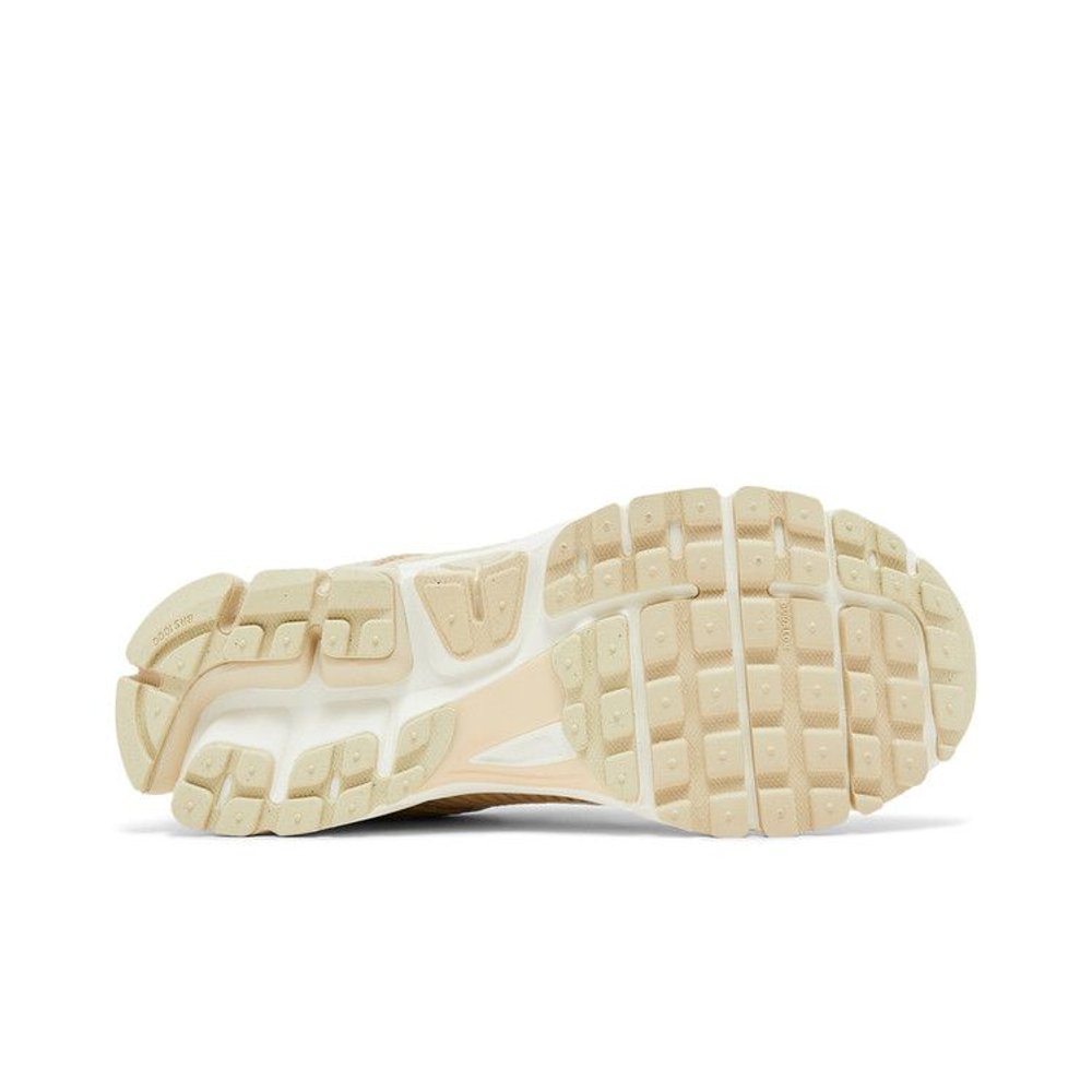 Nike Zoom Vomero 5 Beach Light Khaki (Women's) – zadní pohled | Purekickz