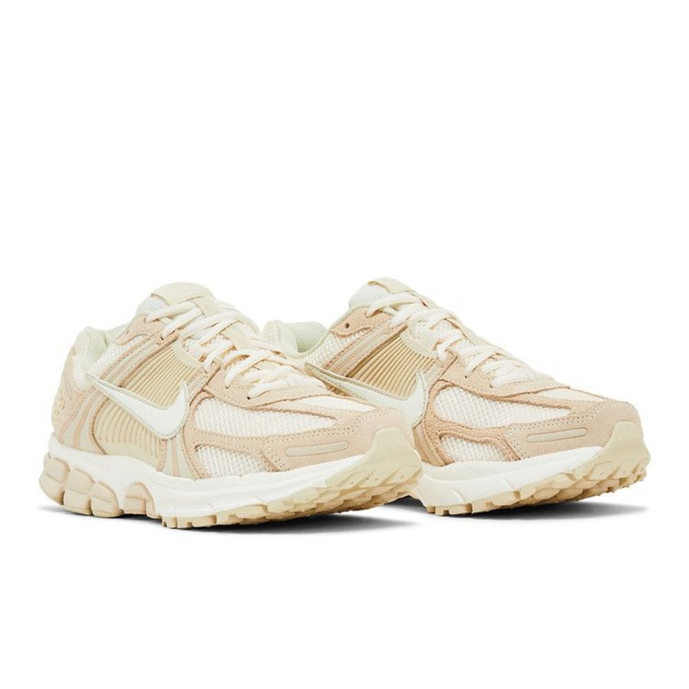 Nike Zoom Vomero 5 Beach Light Khaki (Women's) – lifestyle foto | Purekickz