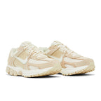 Nike Zoom Vomero 5 Beach Light Khaki (Women's) – lifestyle foto | Purekickz