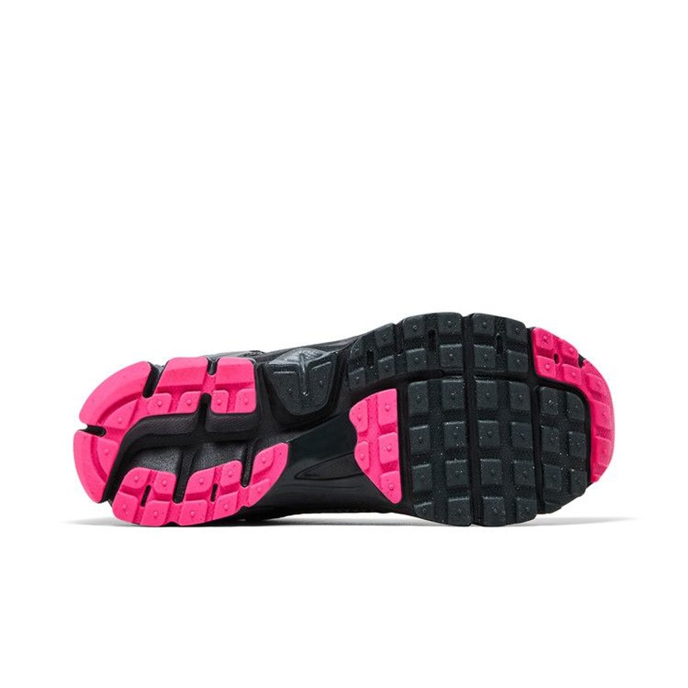Nike Zoom Vomero 5 Black Pink Blast (GS) – zadní pohled | Purekickz