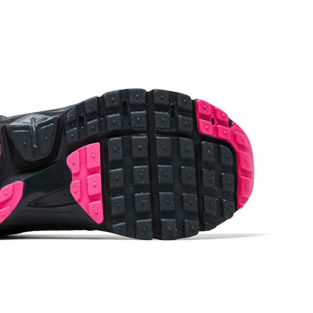 Nike Zoom Vomero 5 Black Pink Blast (GS) – pohled shora | Purekickz