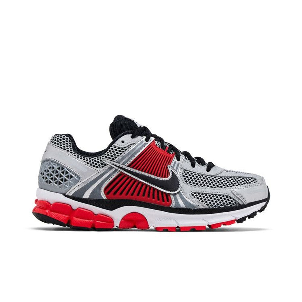 Nike Zoom Vomero 5 Bright Crimson Metallic Silver – boční pohled | Purekickz