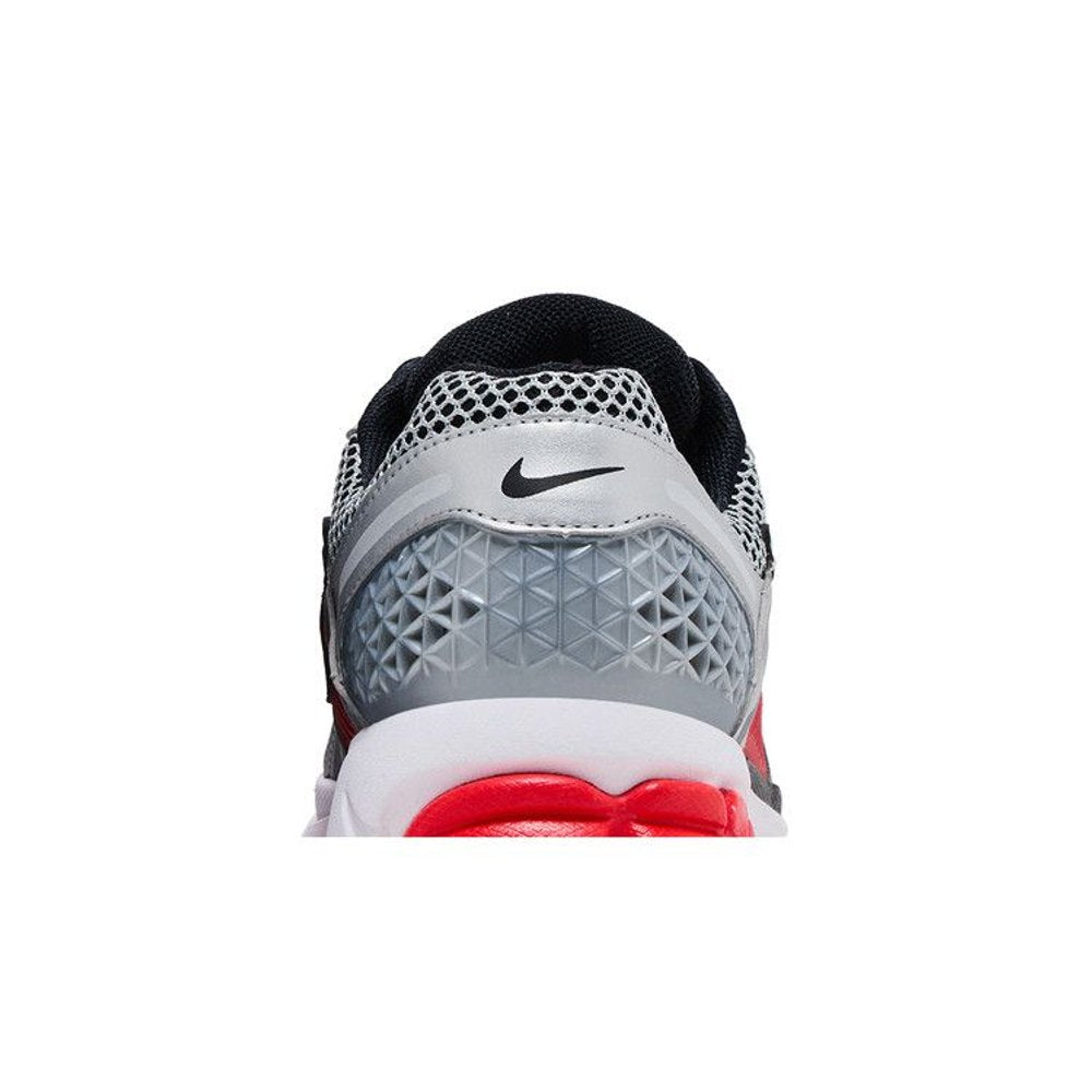 Nike Zoom Vomero 5 Bright Crimson Metallic Silver – detail materiálu | Purekickz