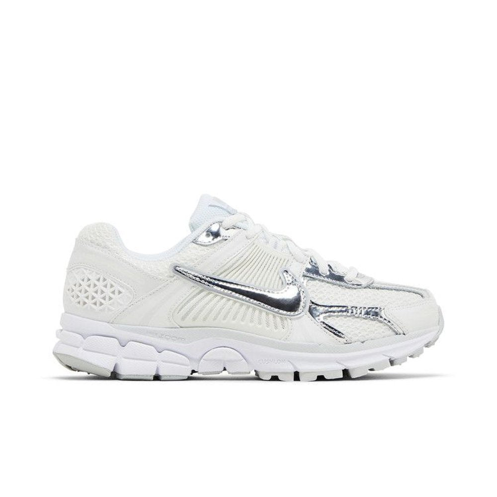 Nike Zoom Vomero 5 Chrome Toe (W) – boční pohled | Purekickz