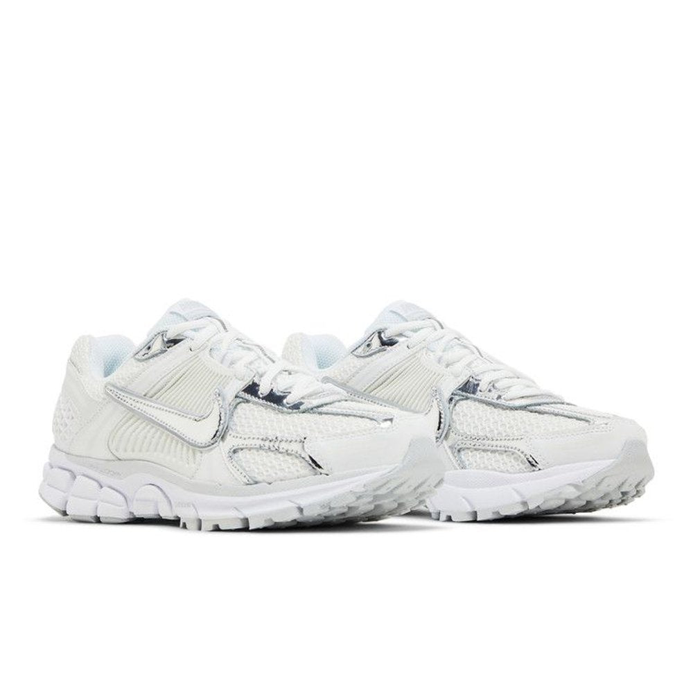 Nike Zoom Vomero 5 Chrome Toe (W) – lifestyle foto | Purekickz