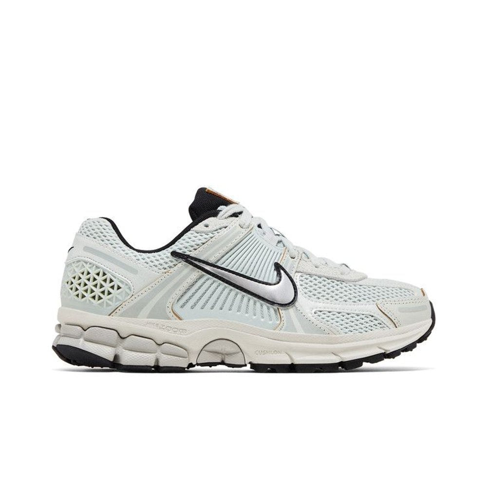 Nike Zoom Vomero 5 Light Silver Chrome (W) – boční pohled | Purekickz
