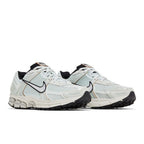 Nike Zoom Vomero 5 Light Silver Chrome (W) – lifestyle foto | Purekickz