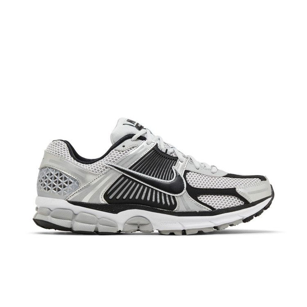 Nike Zoom Vomero 5 Metallic Silver Black – boční pohled | Purekickz