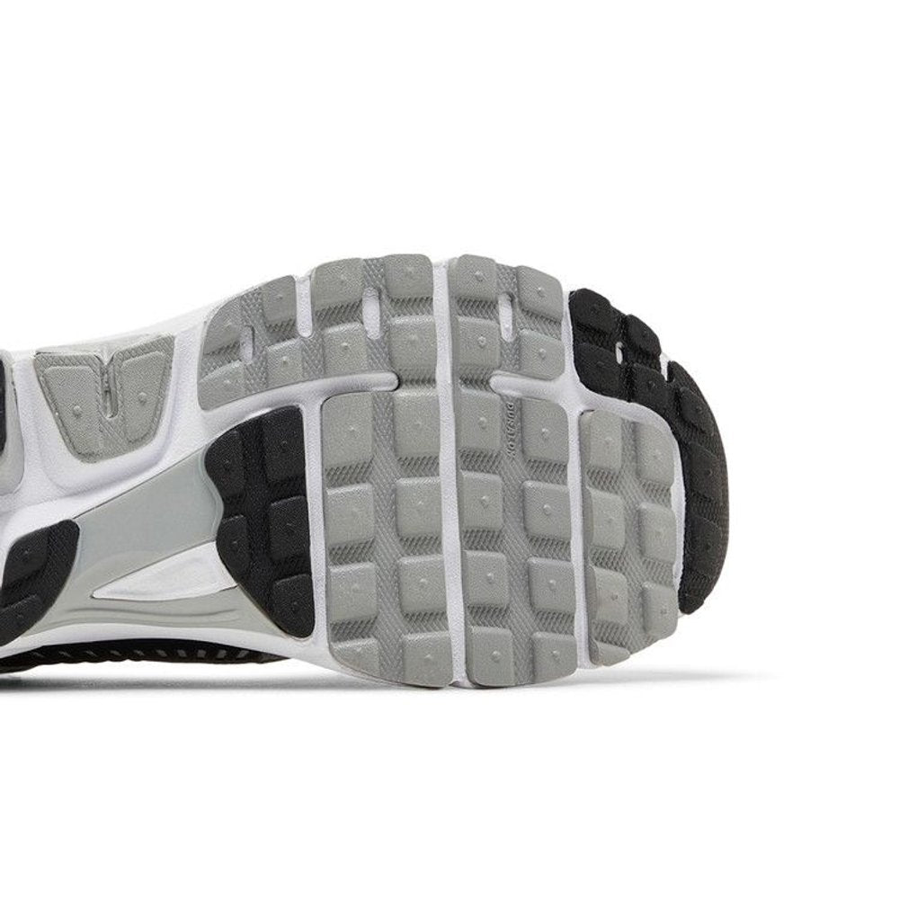 Nike Zoom Vomero 5 Metallic Silver Black – pohled shora | Purekickz