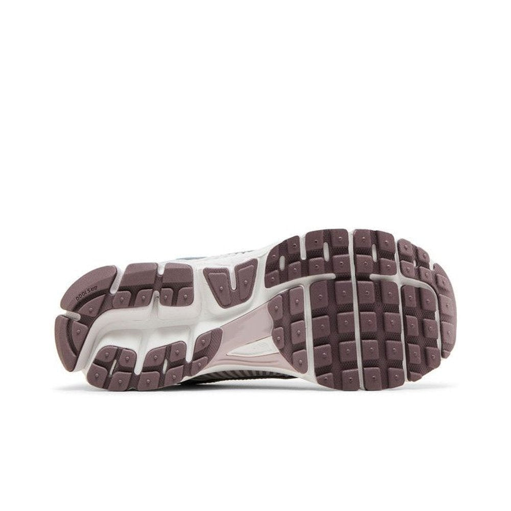 Nike Zoom Vomero 5 Metallic Silver Platinum Violet – zadní pohled | Purekickz