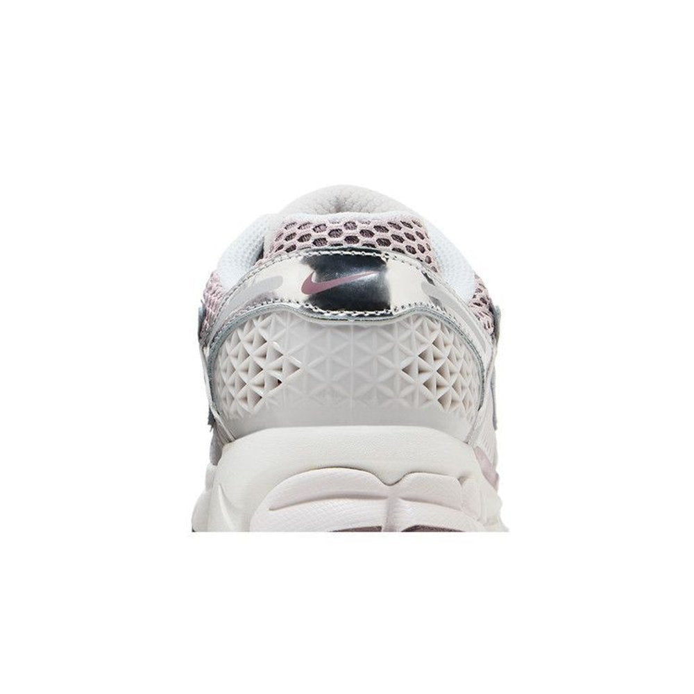 Nike Zoom Vomero 5 Metallic Silver Platinum Violet – detail materiálu | Purekickz