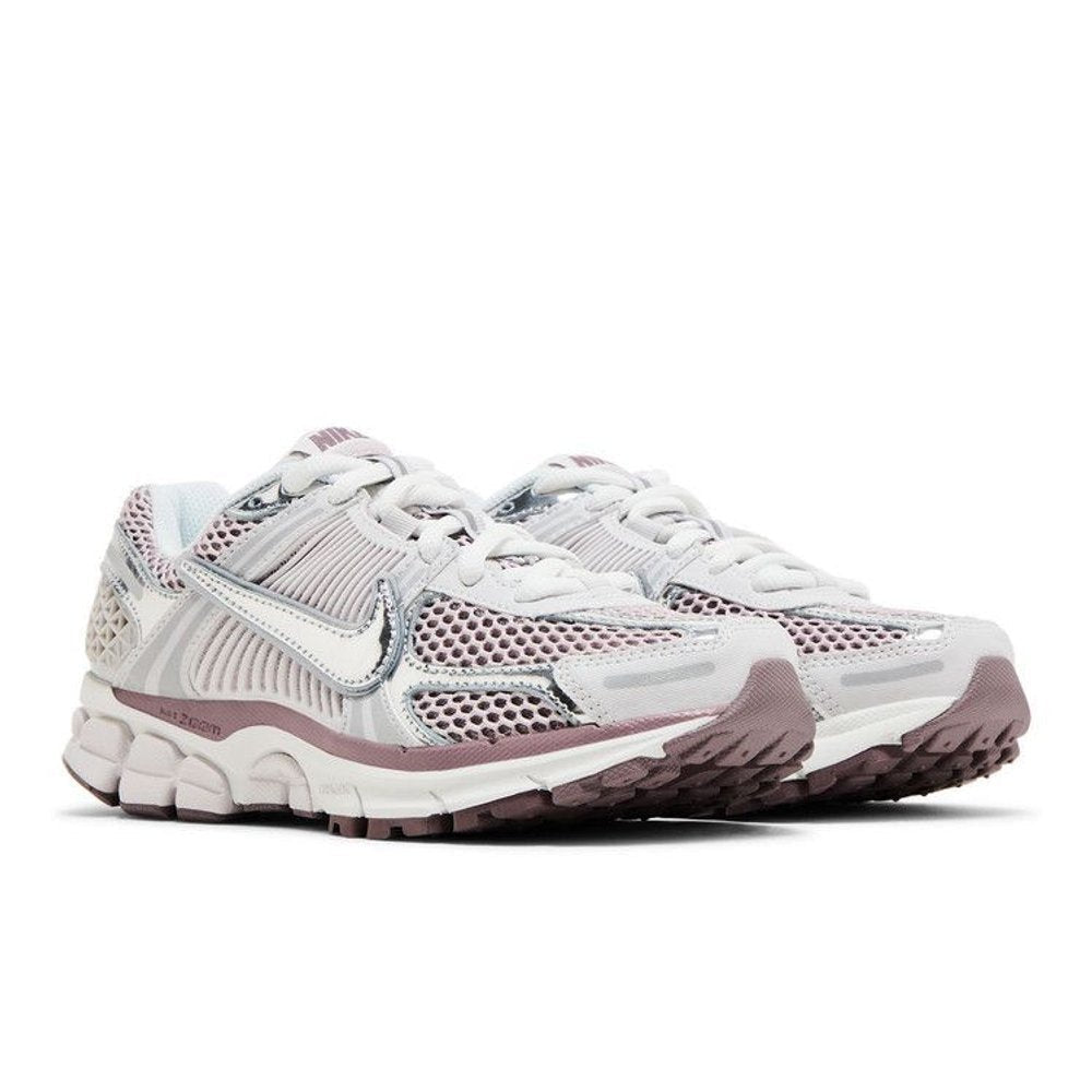 Nike Zoom Vomero 5 Metallic Silver Platinum Violet – lifestyle foto | Purekickz