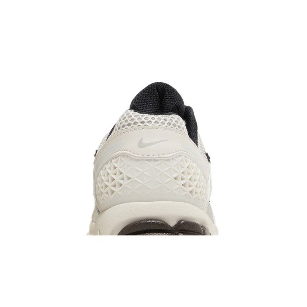 Nike Zoom Vomero 5 Phantom Light Iron Ore (W) – detail materiálu | Purekickz