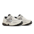 Nike Zoom Vomero 5 Phantom Light Iron Ore (W) – lifestyle foto | Purekickz