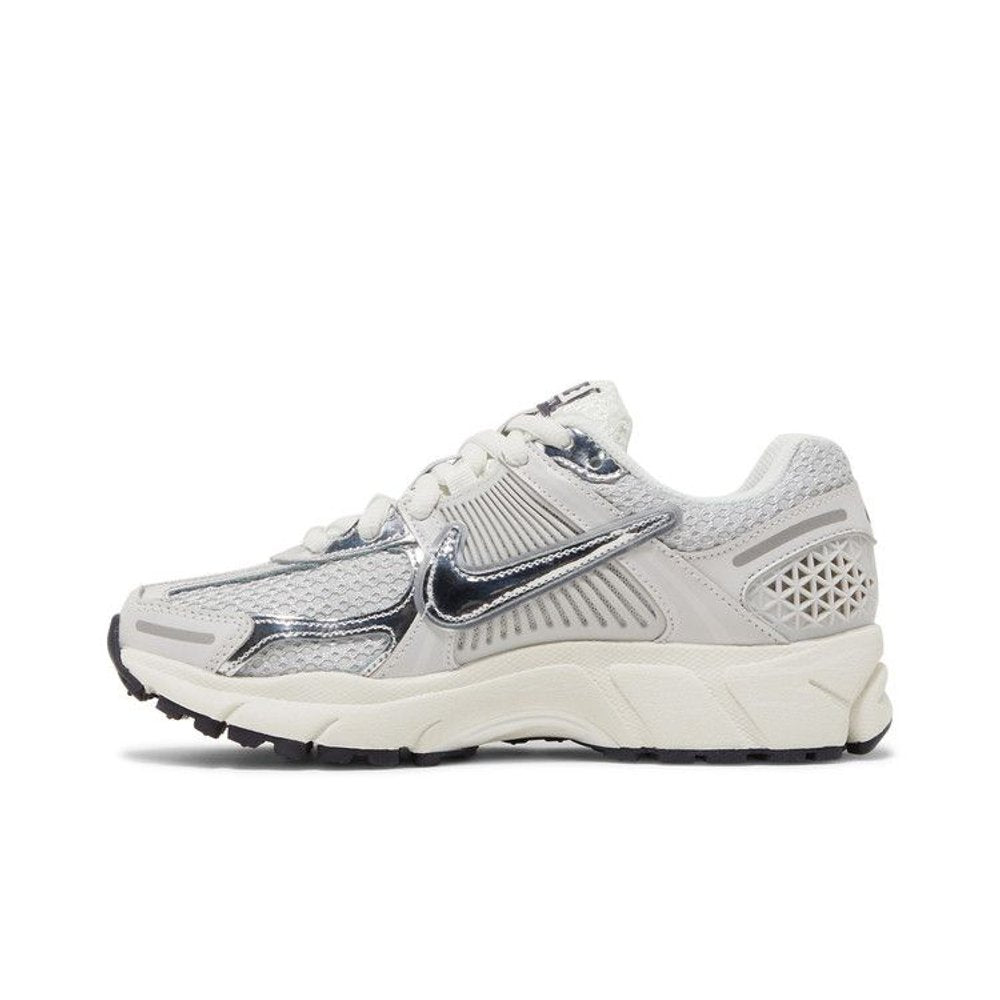 Nike Zoom Vomero 5 Photon Dust Metallic Silver (W) – hlavní pohled | Purekickz