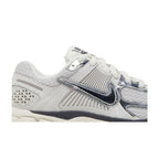 Nike Zoom Vomero 5 Photon Dust Metallic Silver (W) – detail | Purekickz